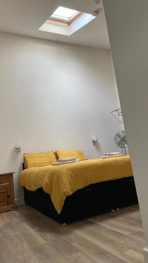 Deepcut Lodge Bed & Breakfast Self Service Camberley Exterior foto