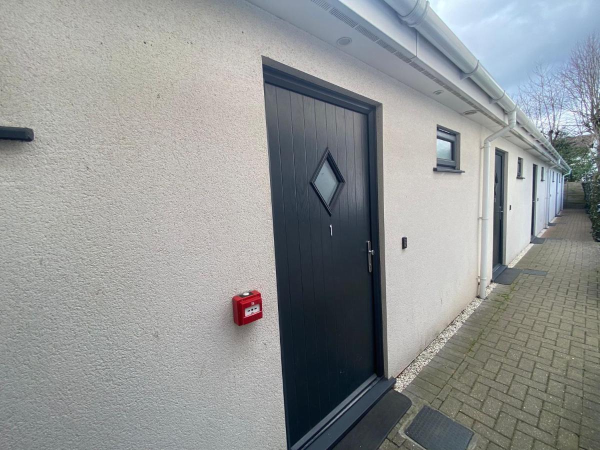 Deepcut Lodge Bed & Breakfast Self Service Camberley Exterior foto