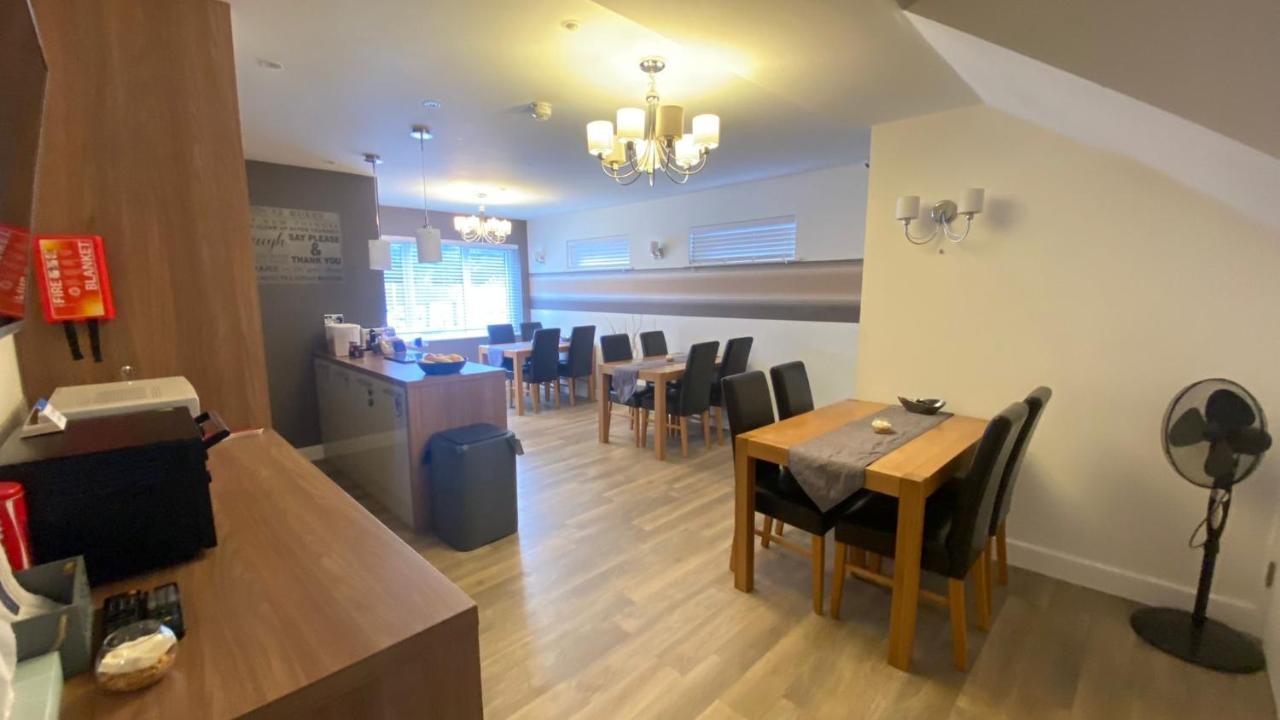 Deepcut Lodge Bed & Breakfast Self Service Camberley Exterior foto