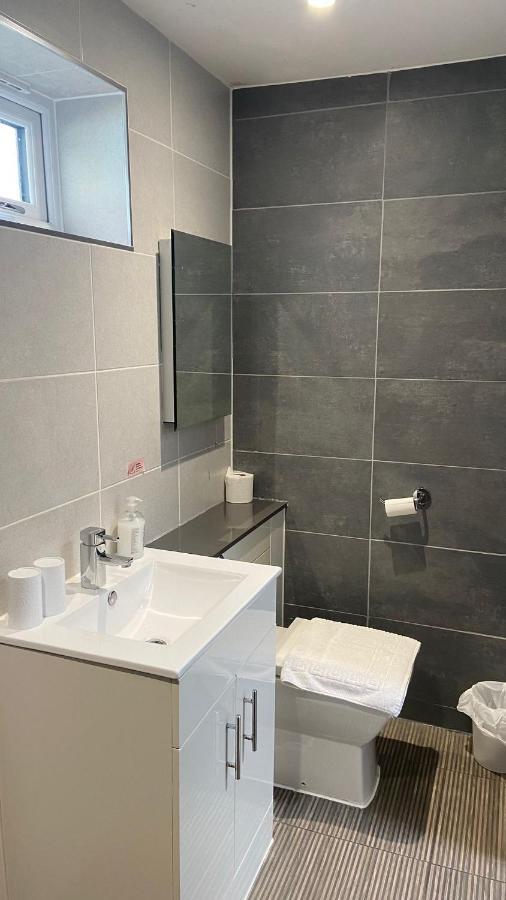Deepcut Lodge Bed & Breakfast Self Service Camberley Exterior foto