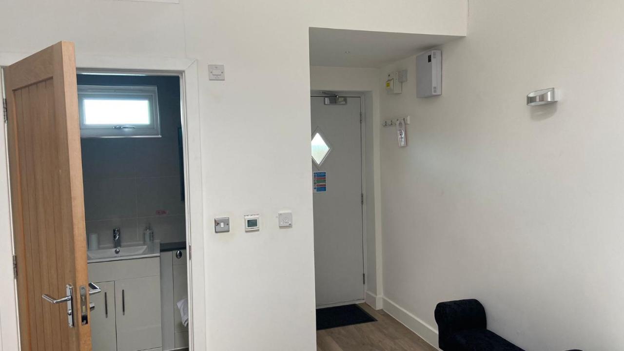 Deepcut Lodge Bed & Breakfast Self Service Camberley Exterior foto