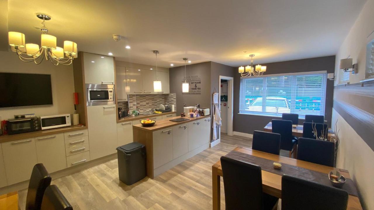 Deepcut Lodge Bed & Breakfast Self Service Camberley Exterior foto