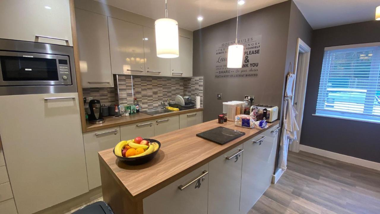 Deepcut Lodge Bed & Breakfast Self Service Camberley Exterior foto