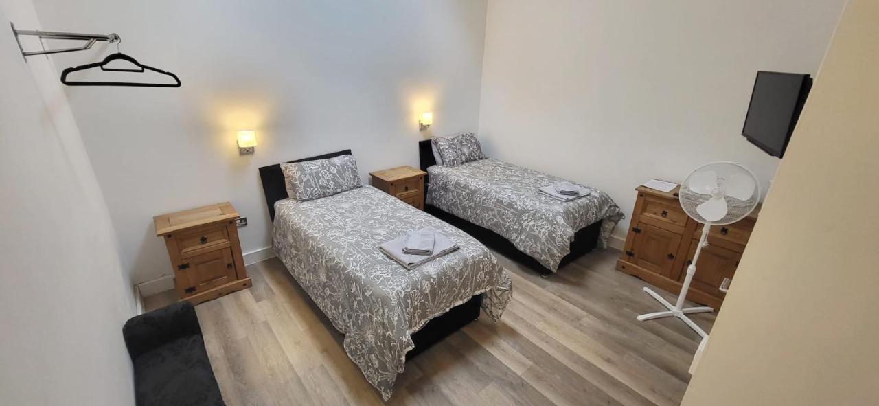 Deepcut Lodge Bed & Breakfast Self Service Camberley Exterior foto