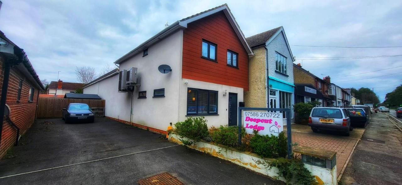Deepcut Lodge Bed & Breakfast Self Service Camberley Exterior foto