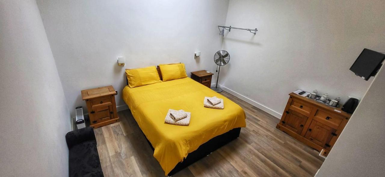 Deepcut Lodge Bed & Breakfast Self Service Camberley Exterior foto