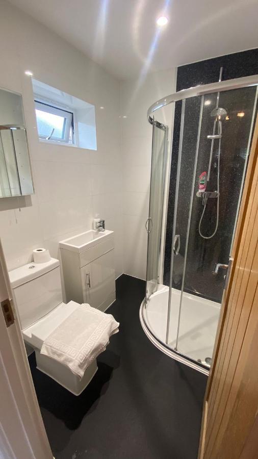 Deepcut Lodge Bed & Breakfast Self Service Camberley Exterior foto