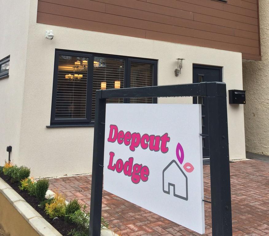 Deepcut Lodge Bed & Breakfast Self Service Camberley Exterior foto